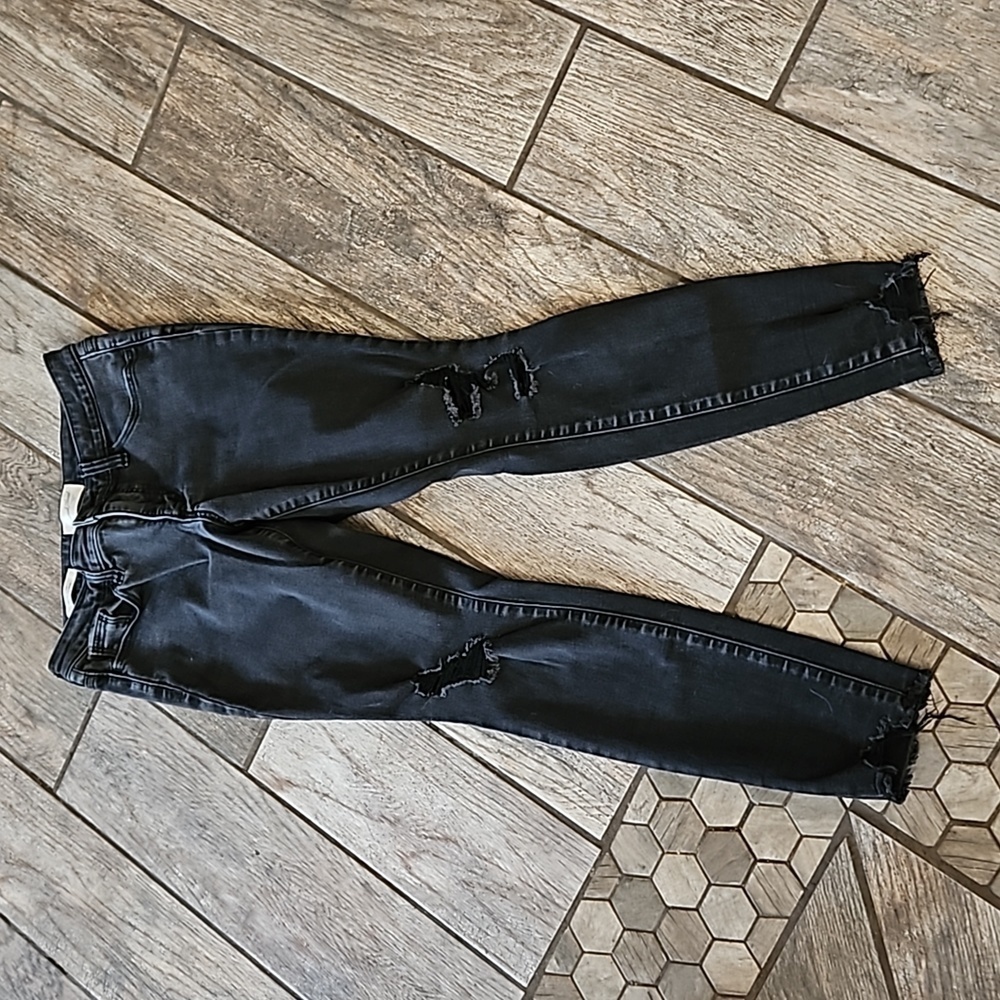 Universal Thread mid rise skinny jeans size 4